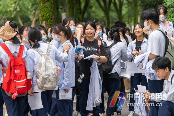 Det vigtige øjeblik for testresultater for 44.900 eksaminander ved ningbo college optagelsesprøve i 2022