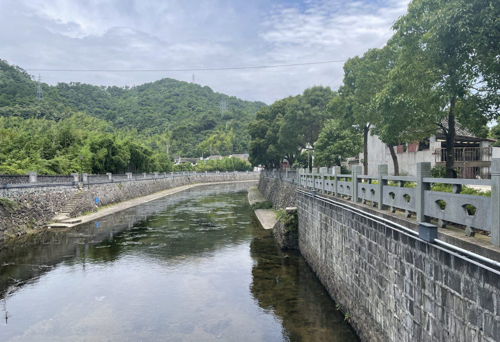 Der er moderat til kraftig regn i den sydlige del af Ningbo i dag
