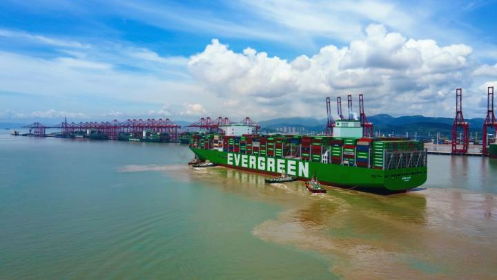 Ningbo Zhoushan Port forbinder med verdens største containerskib Changyi