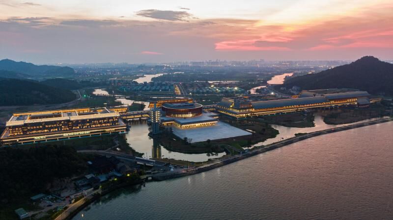 Ningbo International Convention Center lyser op
